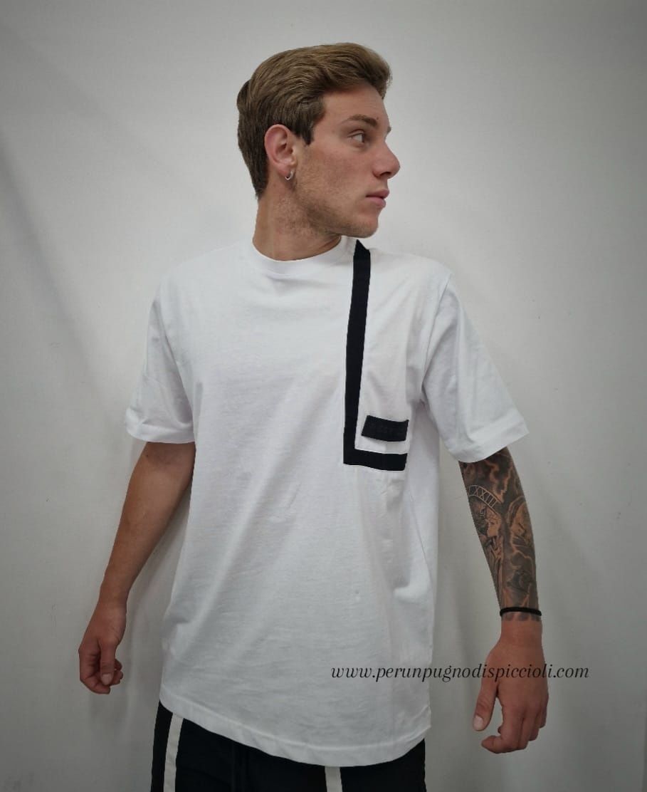 T-shirt Reset 2.0 con fascia lato cuore