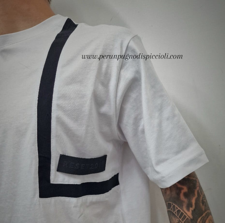 T-shirt Reset 2.0 con fascia lato cuore