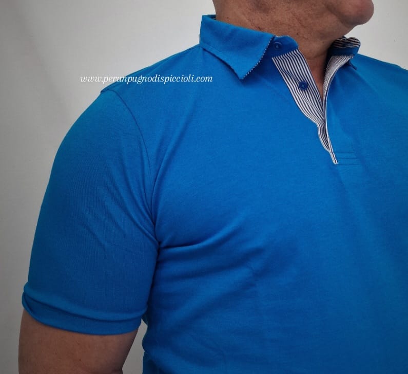 Polo Portocervo con collo a righe