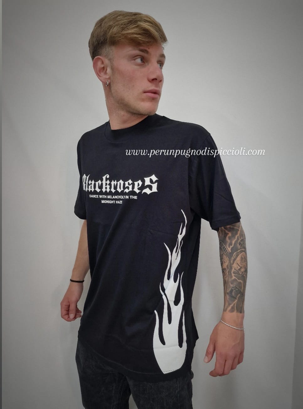 T-Shirt Cianotic art: black roses