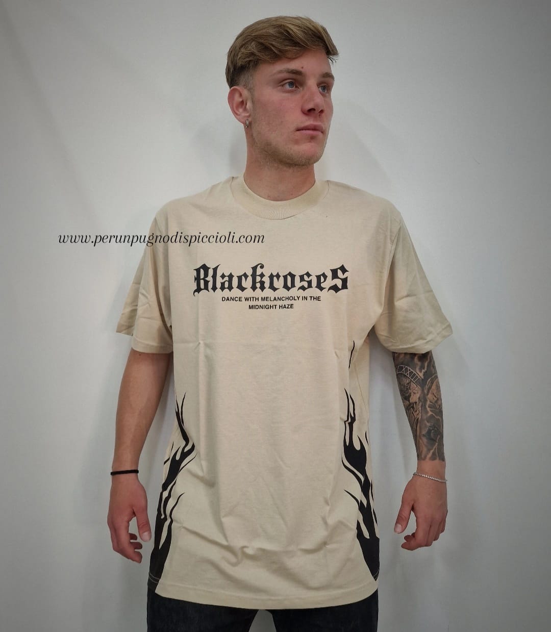 T-Shirt Cianotic art: black roses
