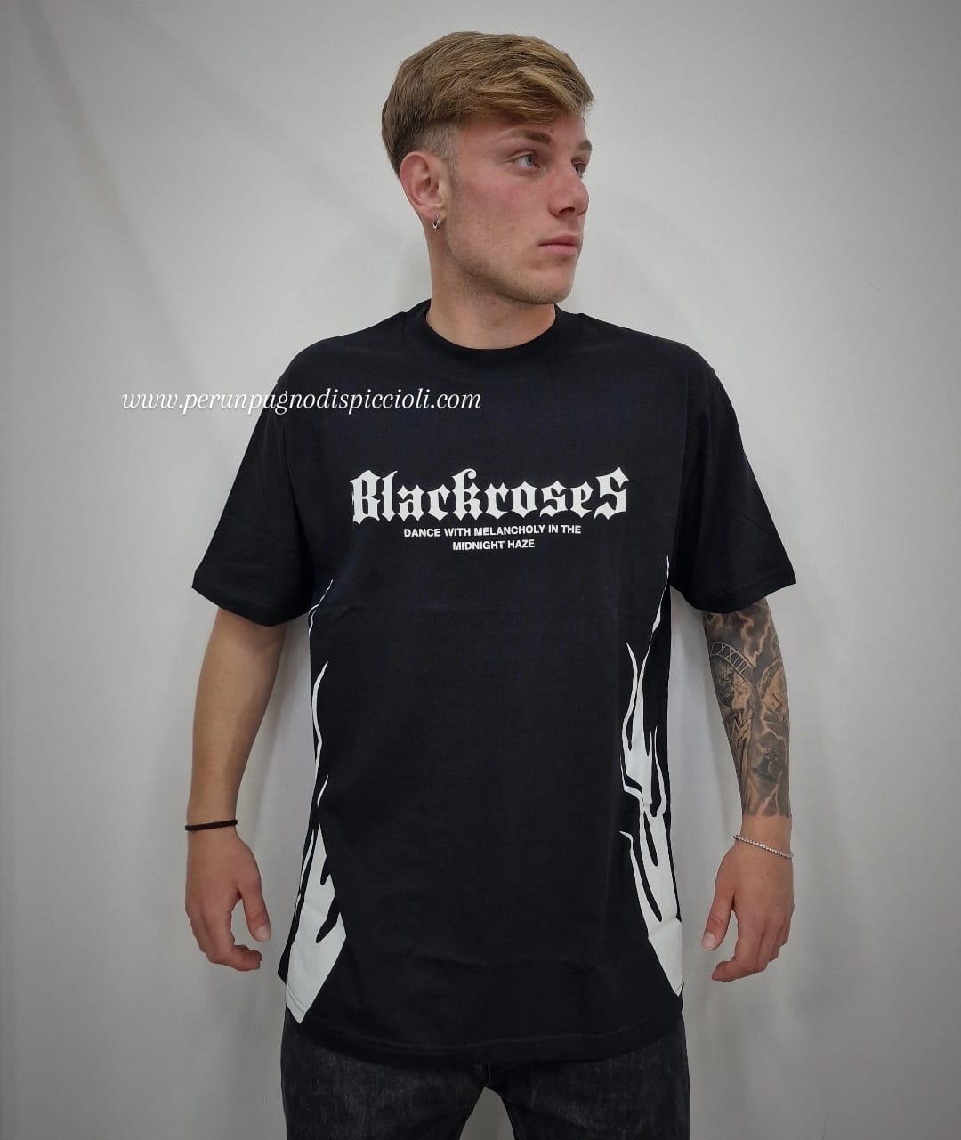 T-Shirt Cianotic art: black roses