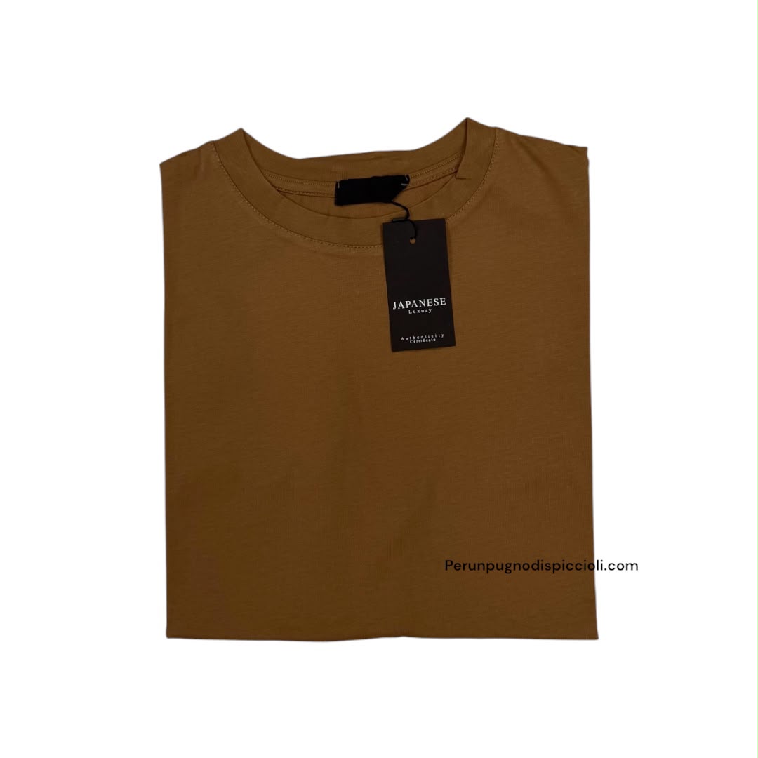 T-shirt Over Japanese Basic