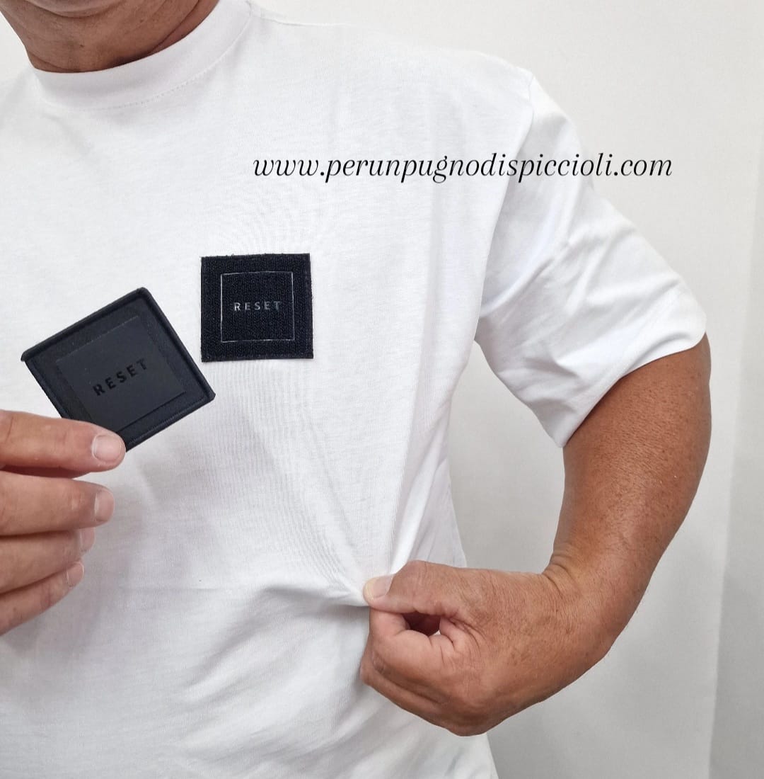 T-shirt Reset 2.0 art: gommino lato cuore